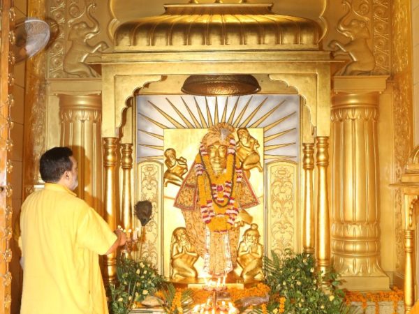 Who is Dev Guru Brihaspati and what is his astrological importance? 