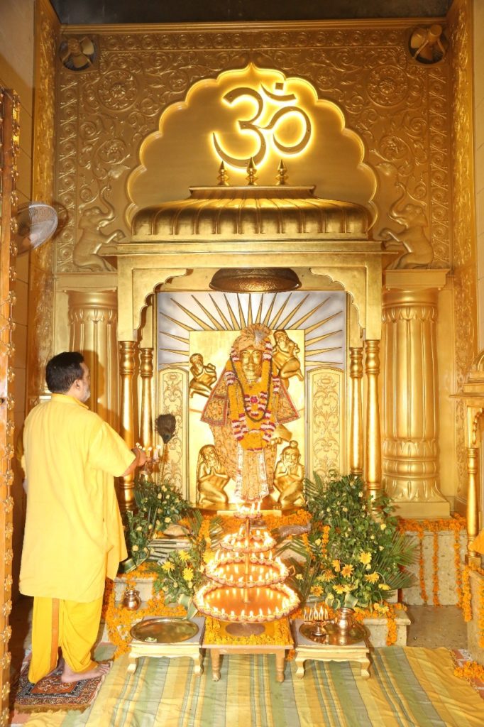 Who is Dev Guru Brihaspati and what is his astrological importance?