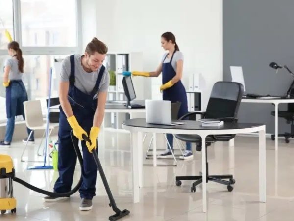 7 Benefits Of Hiring A Commercial Cleaning Service For Your Business