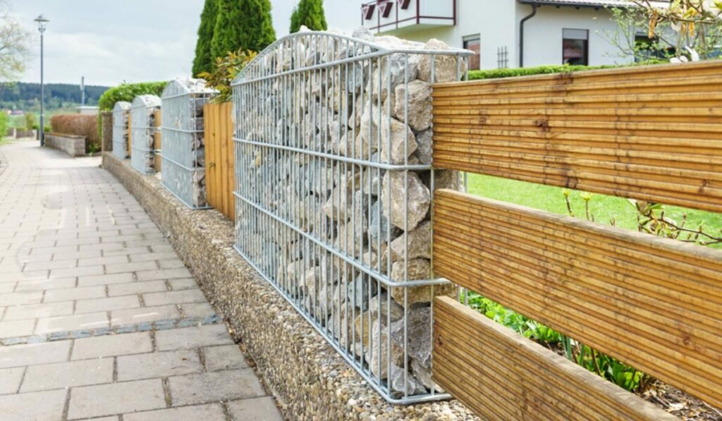 Fence Contractor Services: Building Boundaries That Last