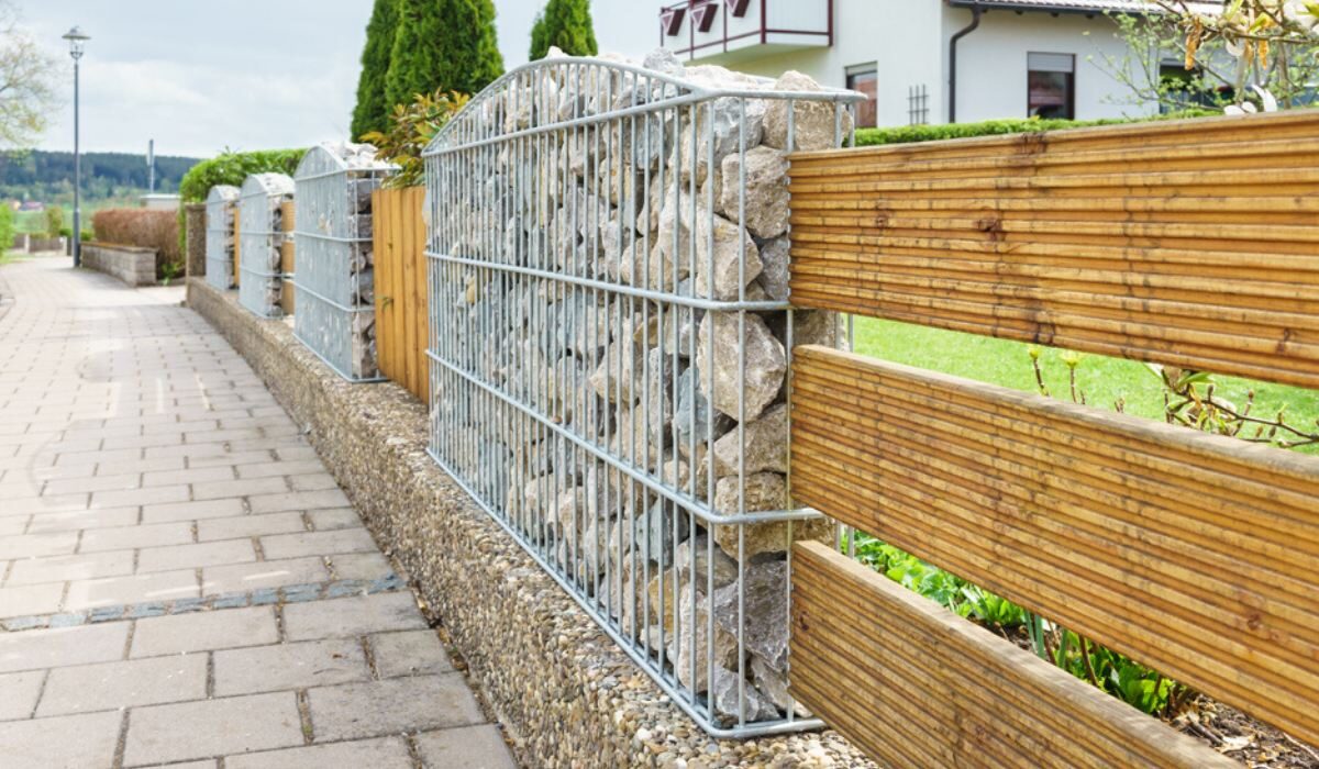 Fence Contractor Services: Building Boundaries That Last
