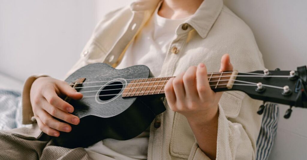 From No-Chords to Crowds: Mastering the Fundamentals with Online Ukulele Lessons