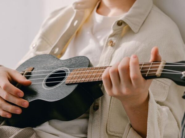 From No-Chords to Crowds: Mastering the Fundamentals with Online Ukulele Lessons