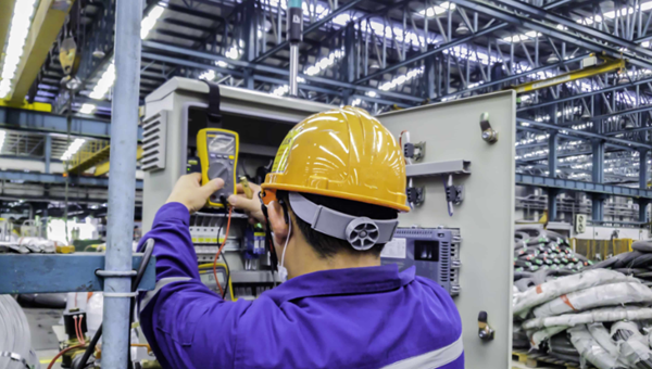 Powering Up Your Business: How a Skilled Commercial Electrician Can Enhance Efficiency