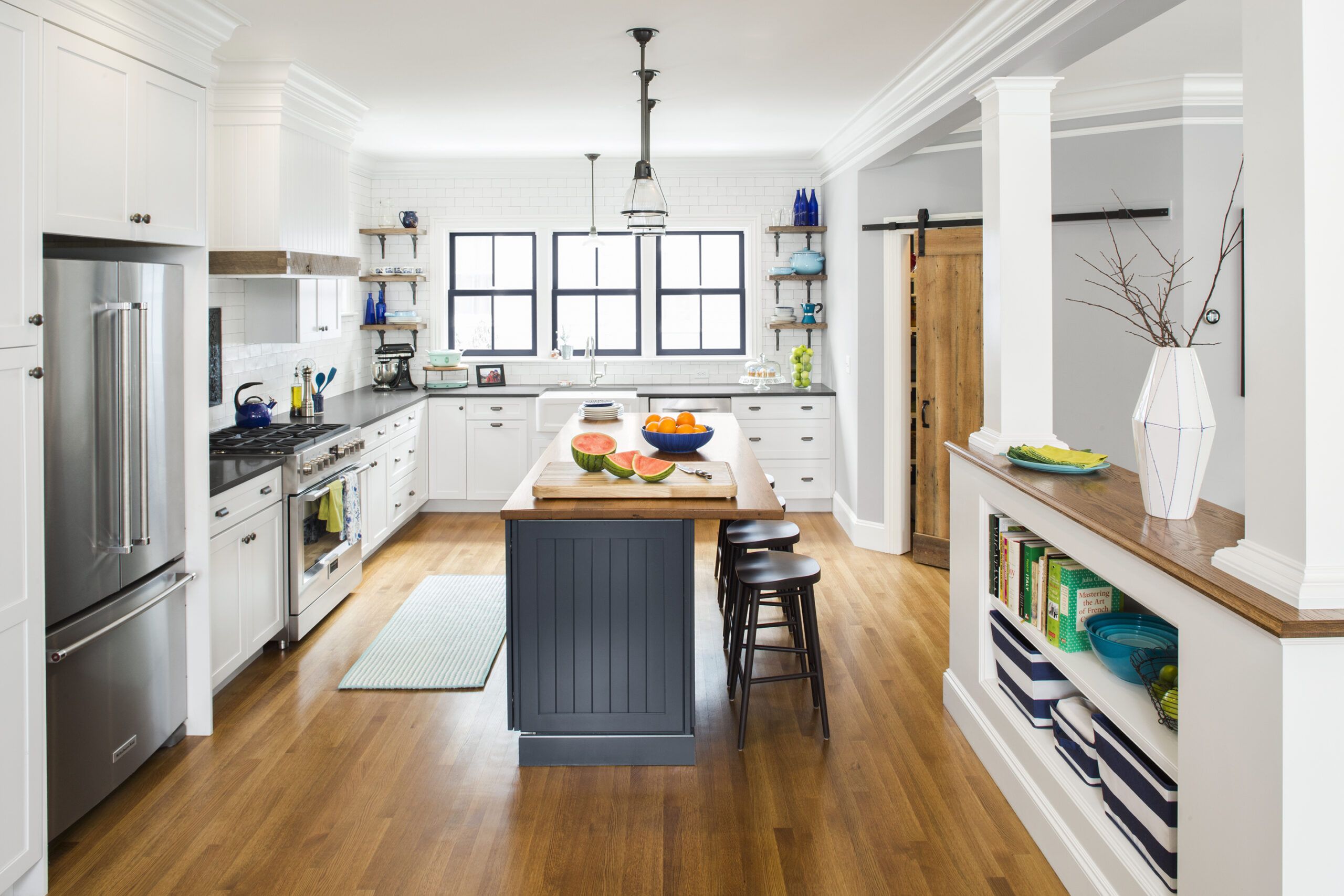 What Are the Latest Color Trends for Modern Kitchen Cabinets?